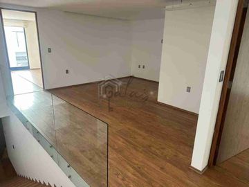 RENTA O VENTA, EXCLUSIVA RESIDENCIA FRENTE A LA UFD!!