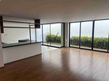 RENTA O VENTA, EXCLUSIVA RESIDENCIA FRENTE A LA UFD!!