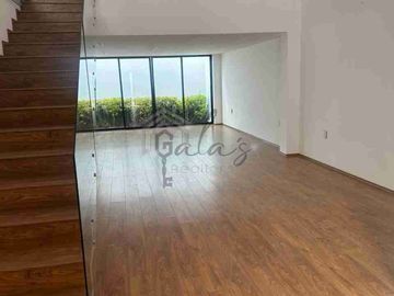 RENTA O VENTA, EXCLUSIVA RESIDENCIA FRENTE A LA UFD!!