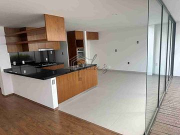 RENTA O VENTA, EXCLUSIVA RESIDENCIA FRENTE A LA UFD!!