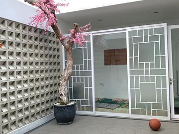 Rumah LUX Garasi 12mobil di area Buahbatu cocok untuk tinggal dan usaha