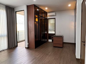 Want to sell Rumah Mewah di Zora Kanade  BSD City