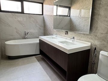 Want to sell Rumah Mewah di Zora Kanade  BSD City