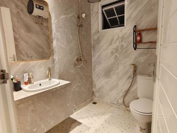 Disewakan Rumah 3 Lantai Full Furnished Di Vanya Park Alesha House BSD