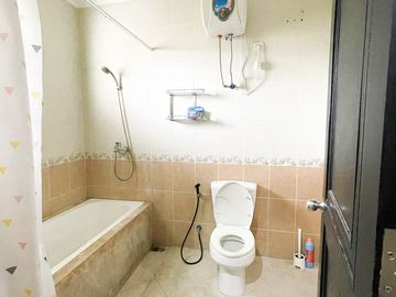 Dijual Rumah 2 Lantai Kondisi Bagus siap huni Central Park Ahmad Yani Parkir luas