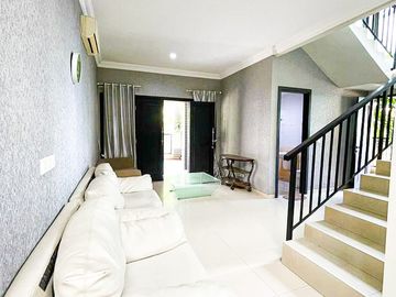 Dijual Rumah 2 Lantai Kondisi Bagus siap huni Central Park Ahmad Yani Parkir luas