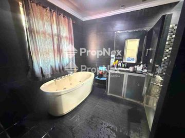 Dijual Rumah Hook 3 Lantai Furnished Bellavista Batam Center