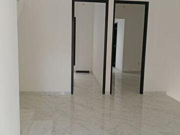 Disewakan Rumah Baru Gress DiJalan Raya Kertajaya Indah Tengah