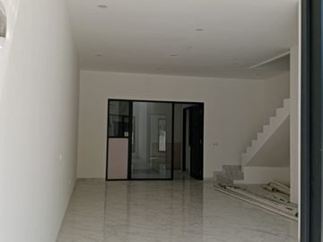 Disewakan Rumah Baru Gress DiJalan Raya Kertajaya Indah Tengah
