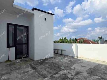 rumah baru 2,5 lantai 
DUREN sawit
