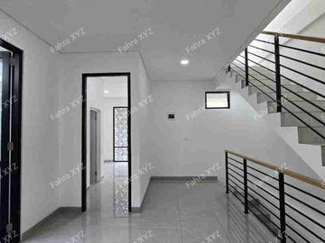 rumah baru 2,5 lantai 
DUREN sawit
