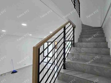 rumah baru 2,5 lantai 
DUREN sawit