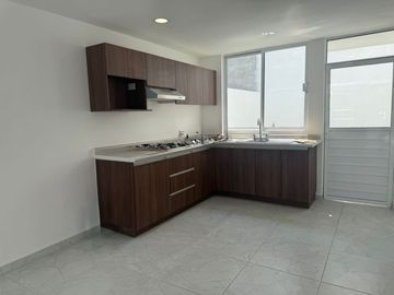 Casa en venta en Arboleda de Loma Bella cerca del 16 de septiembre