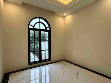 Rumah Baru Luxury American House dalam Komplek elit Jakarta Selatan