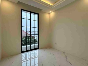 Rumah Baru Luxury American House dalam Komplek elit Jakarta Selatan