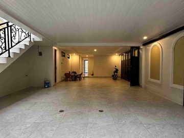 Rumah Baru Luxury American House dalam Komplek elit Jakarta Selatan