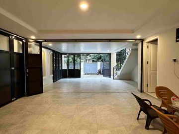 Rumah Baru Luxury American House dalam Komplek elit Jakarta Selatan