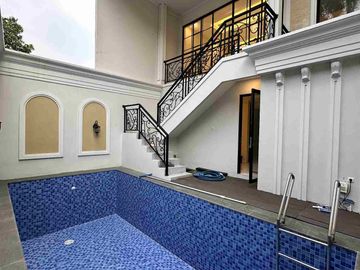 Rumah Baru Luxury American House dalam Komplek elit Jakarta Selatan