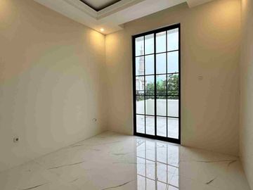 Rumah Baru Luxury American House dalam Komplek elit Jakarta Selatan