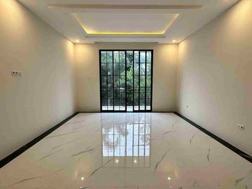 Rumah Baru Luxury American House dalam Komplek elit Jakarta Selatan