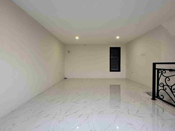 Rumah Baru Luxury American House dalam Komplek elit Jakarta Selatan