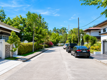 Lot Value House for Sale in Ayala Alabang Village at Muntinlupa Near Molito