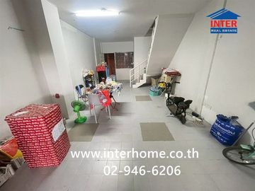 Two-story townhouse, 20 square wah. Located behind Pa Phorn Market, Soi Phaholyothin 52, Intersection 33, Phaholyothin Road, Sai Mai District, Bangkok