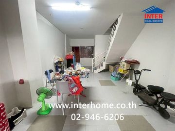 Two-story townhouse, 20 square wah. Located behind Pa Phorn Market, Soi Phaholyothin 52, Intersection 33, Phaholyothin Road, Sai Mai District, Bangkok