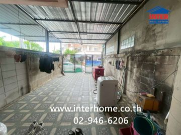 Two-story townhouse, 20 square wah. Located behind Pa Phorn Market, Soi Phaholyothin 52, Intersection 33, Phaholyothin Road, Sai Mai District, Bangkok