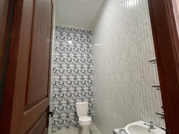 DIJUAL RUMAH 2 LANTAI DI  SEMANGGI - PASAR KLIWON SOLO