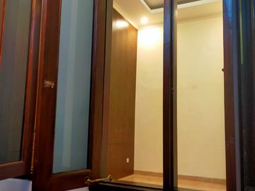 DIJUAL RUMAH 2 LANTAI DI  SEMANGGI - PASAR KLIWON SOLO