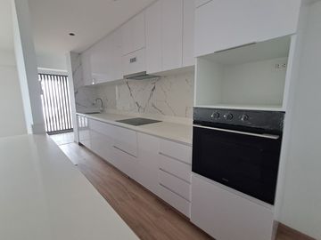Exclusivo Flat con Vista Panorámica al Mar de 148 m² en el Malecón Costa Sur, Límite con Barranco
