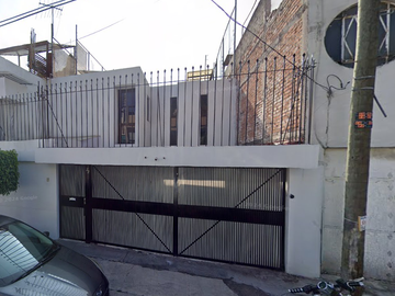 Casa con 3 habitaciones, cerca de Av. Santa Anna, Coyoacan, CDMX.