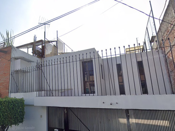 Casa con 3 habitaciones, cerca de Av. Santa Anna, Coyoacan, CDMX.
