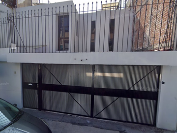 Casa con 3 habitaciones, cerca de Av. Santa Anna, Coyoacan, CDMX.