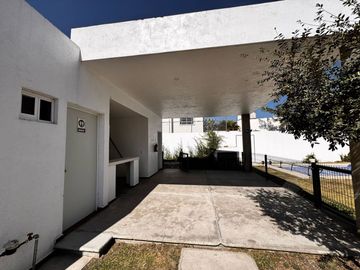 Casa en renta Fracc. Altus Quintas, por Juan Gil Preciado a Tesistan