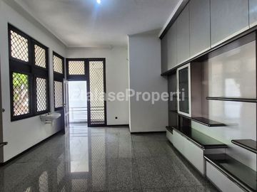 Disewakan Rumah Kantor Di Jalan Arjuna Tidar dekat pusat kota