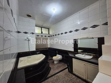 Disewakan Rumah Kantor Di Jalan Arjuna Tidar dekat pusat kota