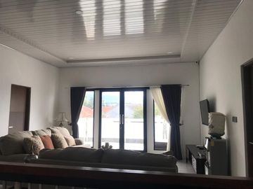 Rumah Mewah 3 Lantai, Siap Huni di Cigadung Bandung