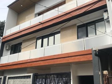 Rumah Mewah 3 Lantai, Siap Huni di Cigadung Bandung