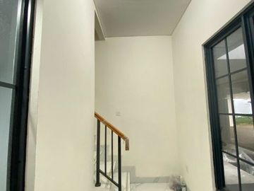 Rumah Double Decker 3 LT di Viridia Lavon 2 Tangerang 1K90003T