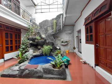 DIJUAL Rumah KokohTerawat 2Lt Include Private Pool Siap Huni Lingkungan Nyaman Dekat Kampus Ternama dan Kawasan Komersial di Jalan Candi