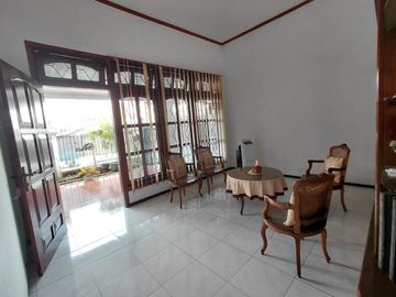 DIJUAL Rumah KokohTerawat 2Lt Include Private Pool Siap Huni Lingkungan Nyaman Dekat Kampus Ternama dan Kawasan Komersial di Jalan Candi