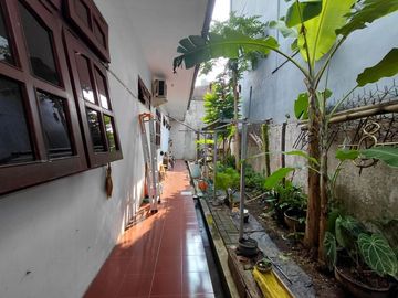 DIJUAL Rumah KokohTerawat 2Lt Include Private Pool Siap Huni Lingkungan Nyaman Dekat Kampus Ternama dan Kawasan Komersial di Jalan Candi