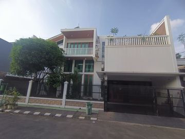 Rumah Luxury Di Kemang Pratama Bekasi, 7 Kamar Tidur & Kolam Renang