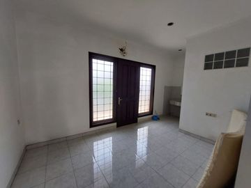 Dijual Villa Valensia Pakuwon Indah Minimalis Strategis Siap Huni