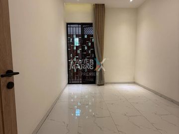 Dijual Rumah Modern Plus Kolam Renang di Blok Depan PBI Araya, Blimbing Kota Malang