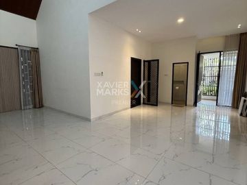 Dijual Rumah Modern Plus Kolam Renang di Blok Depan PBI Araya, Blimbing Kota Malang