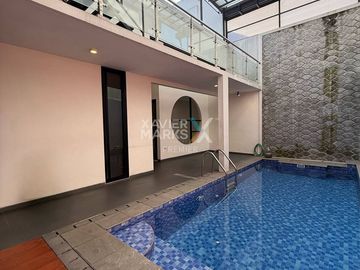 Dijual Rumah Modern Plus Kolam Renang di Blok Depan PBI Araya, Blimbing Kota Malang