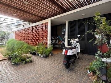 Dijual Rumah Modern Plus Kolam Renang di Blok Depan PBI Araya, Blimbing Kota Malang